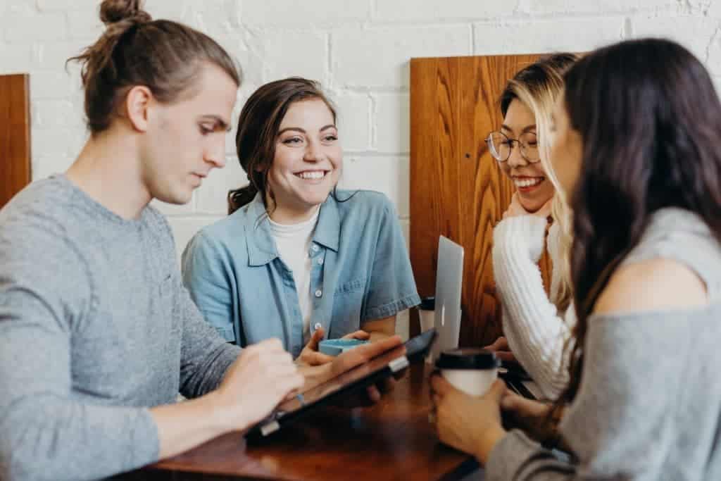 Gruppe junger Studenten bei TAFE in Australien