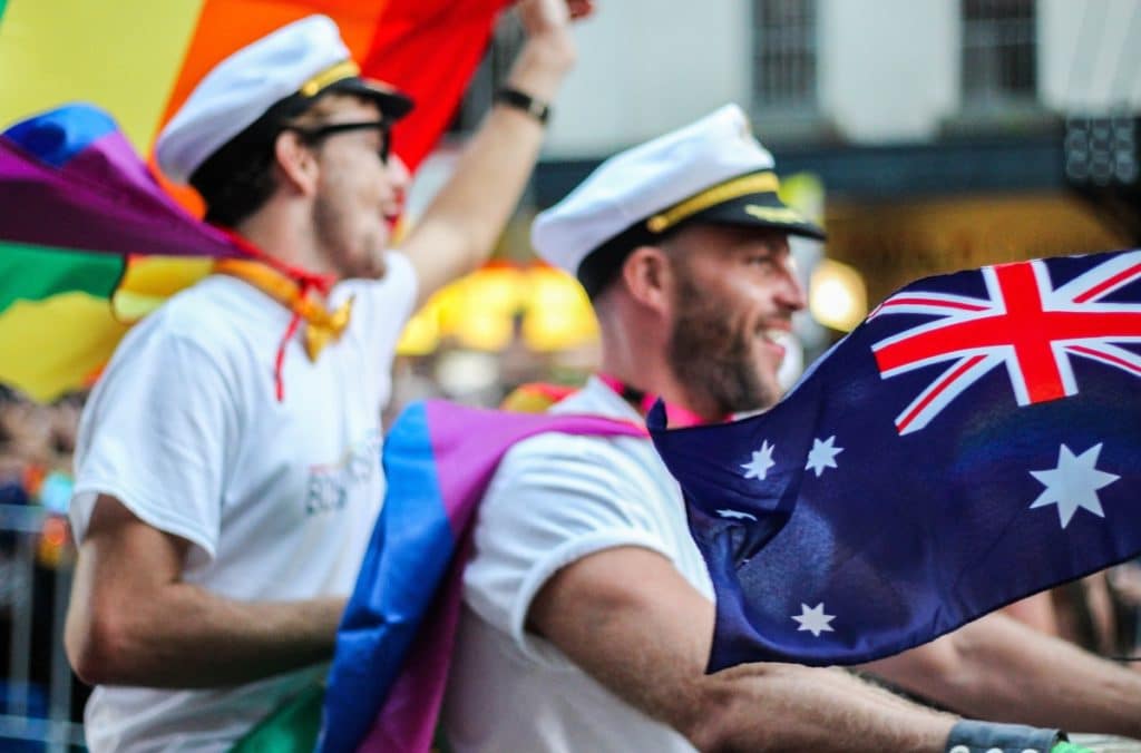 Männerpaar bei der Parade zum Mardi Gras in Sydney