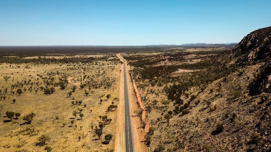 Isolierte, gerade Straße in Australien